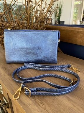Jen & Co. Metallic Blue Vegan Leather Crossbody Wristlet